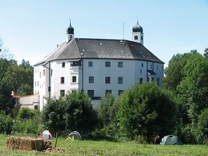 Schloss Amerang © von Patrick Huebgen (Eigenes Werk) [Public domain], via Wikimedia Commons